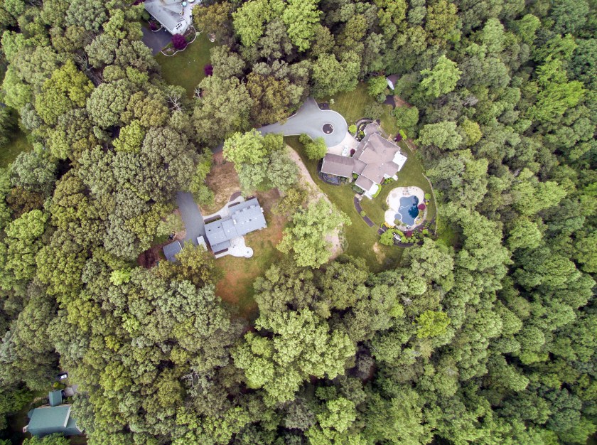 15 collier drone 3 distant